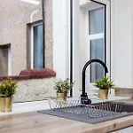 Mid Street Retreat, Steps From The Beach, בית נופש *