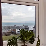 Mid Street Retreat, Steps From The Beach,