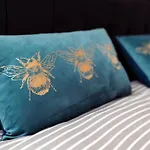 Mid Street Retreat, Steps From The Beach, בית נופש *