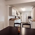 Mid Street Retreat, Steps From The Beach, בית נופש *