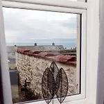 Mid Street Retreat, Steps From The Beach,