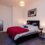 Mid Street Retreat, Steps From The Beach, * Whitehaven