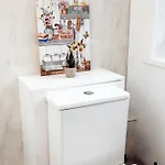 Mid Street Retreat, Steps From The Beach, בית נופש