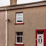 Mid Street Retreat, Steps From The Beach, * Whitehaven