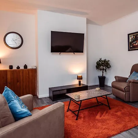 Mid Street Retreat, Steps From The Beach, * Whitehaven