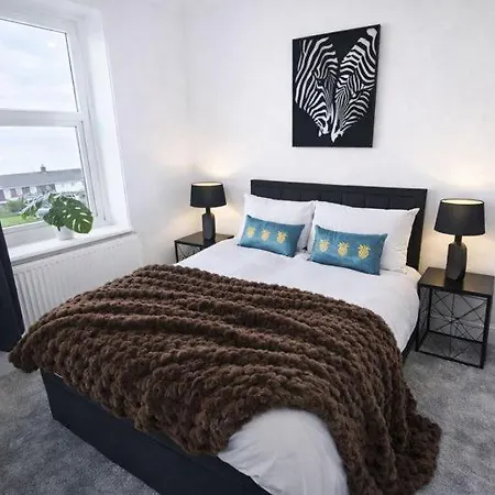 Mid Street Retreat, Steps From The Beach, Vakantiehuis *