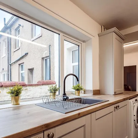 Mid Street Retreat, Steps From The Beach, Ferienhaus Whitehaven