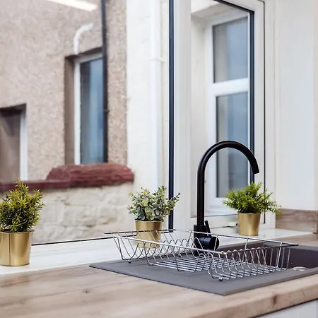 Mid Street Retreat, Steps From The Beach, Vakantiehuis *