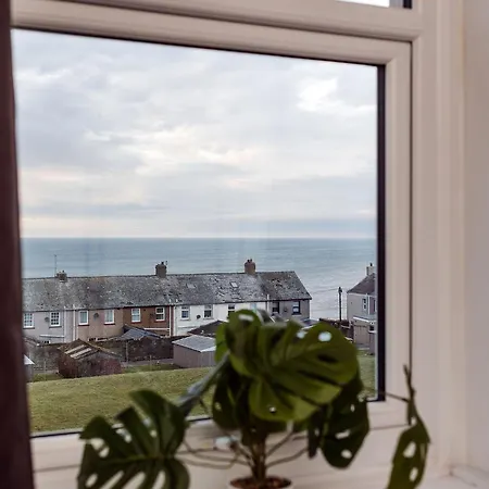 Mid Street Retreat, Steps From The Beach,