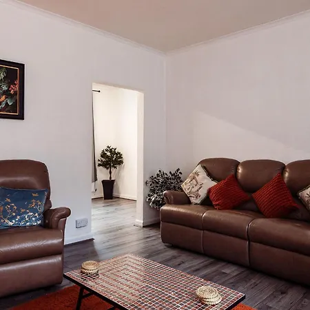 Mid Street Retreat, Steps From The Beach, Vakantiehuis