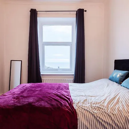 Mid Street Retreat, Steps From The Beach, Vakantiehuis *