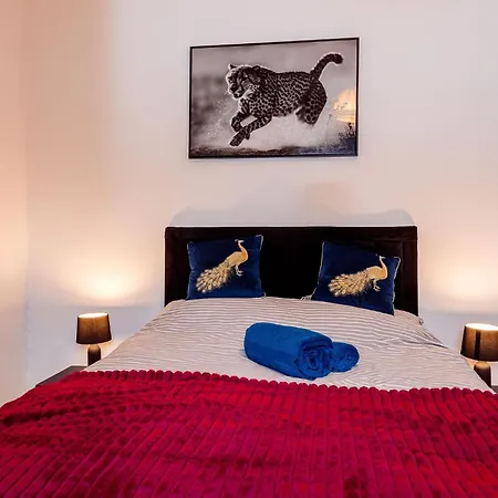 Mid Street Retreat, Steps From The Beach, Whitehaven