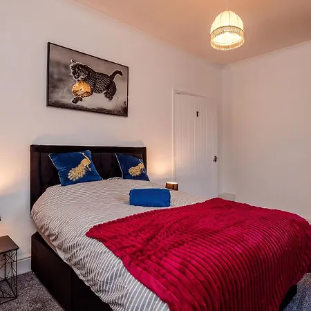 Vakantiehuis Mid Street Retreat, Steps From The Beach,