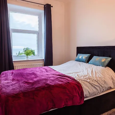 Vakantiehuis Mid Street Retreat, Steps From The Beach,
