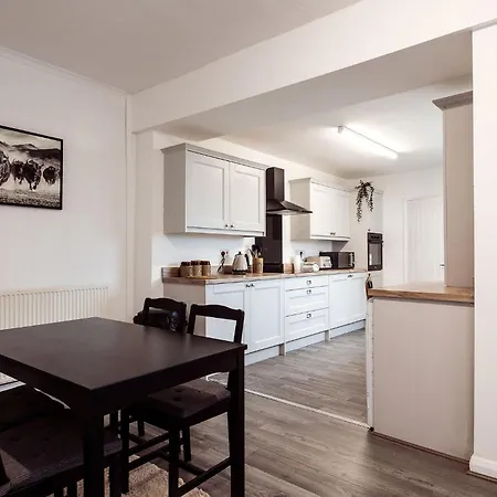 Vakantiehuis Mid Street Retreat, Steps From The Beach, *