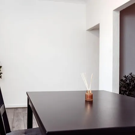 Mid Street Retreat, Steps From The Beach,
