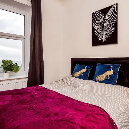 Mid Street Retreat, Steps From The Beach, Vakantiehuis