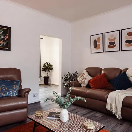 Mid Street Retreat, Steps From The Beach, Vakantiehuis